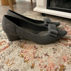 Vivaia Collection Heels Titli Pointed-Toe Bow Heels in Grey